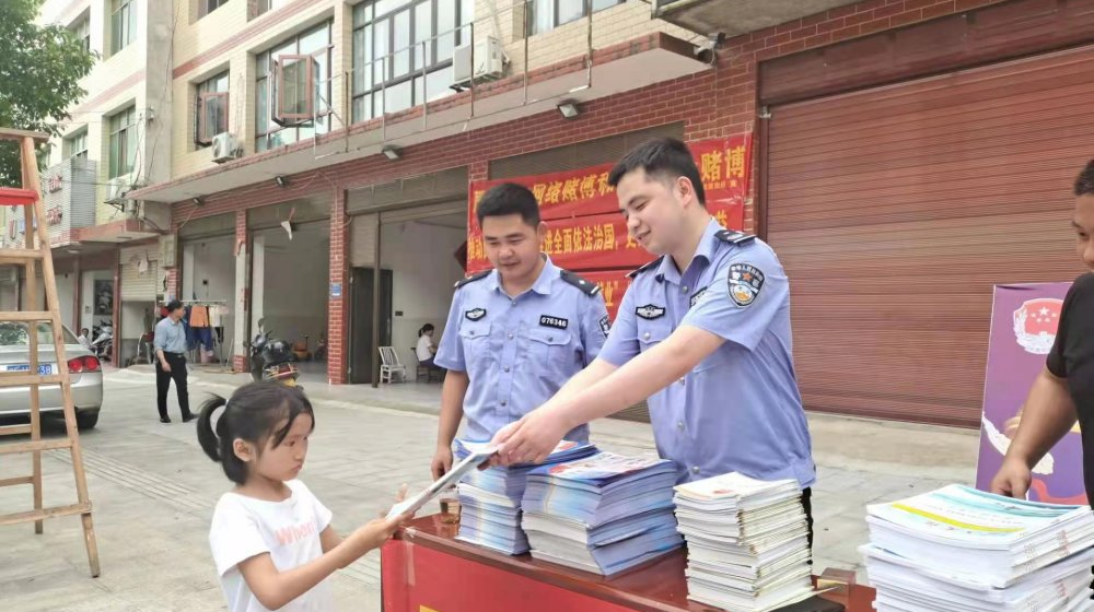 【我为群众办实事】法治宣传零距离，知法守法暖人心——三墩乡开展大型法治宣传活动