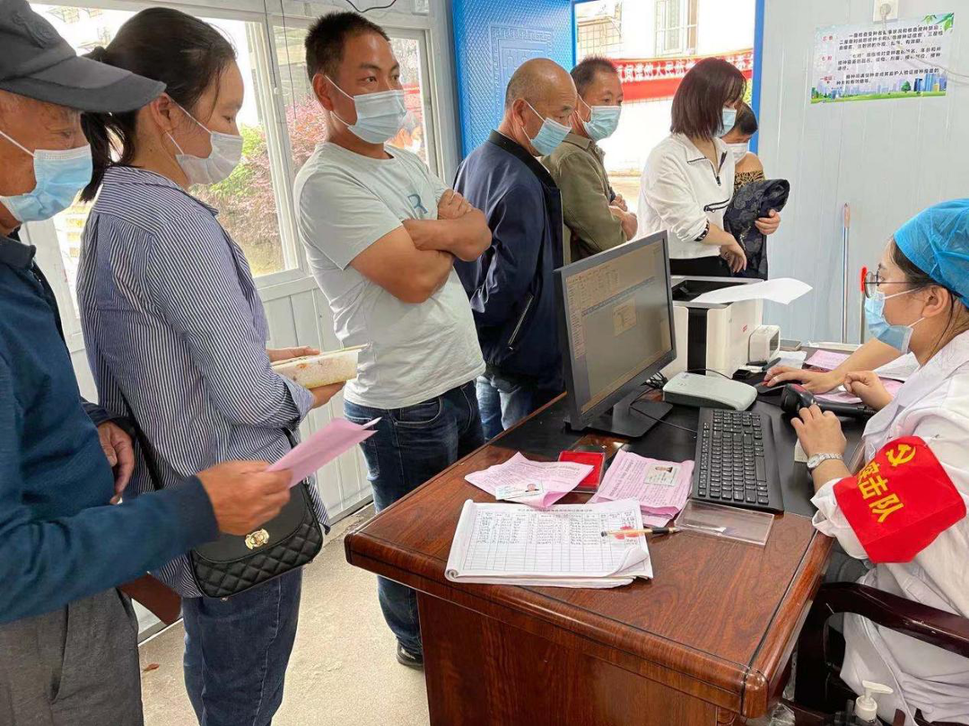疫情防控不松懈 平安祥和过端午——梅仙镇疫苗接种“不打烊”