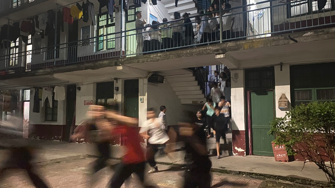 【虹桥学区】拉响夜间消防警报，筑牢校园安全防线