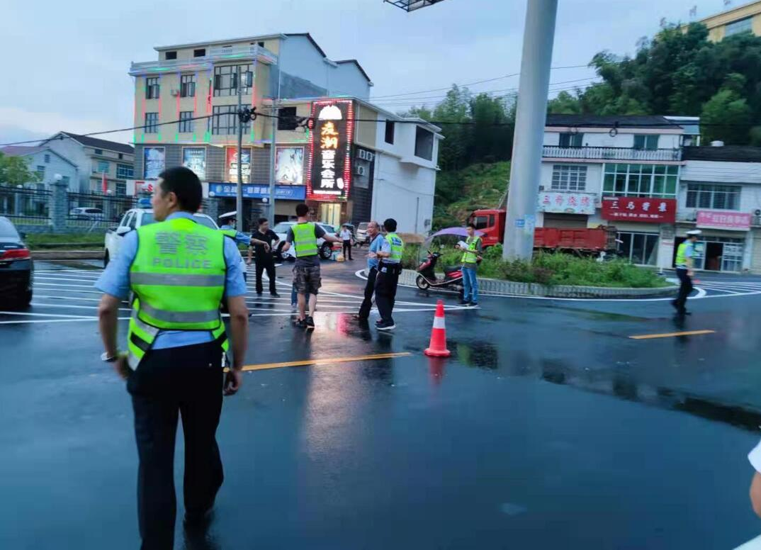我为群众办实事 | 岑川镇开展道路交通安全整治行动