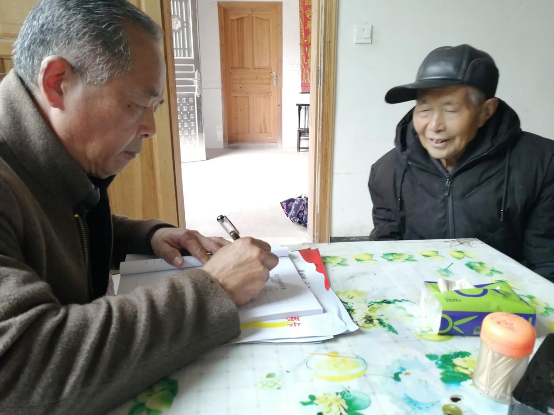 【百年·初心】他卖掉自家的耕牛 只为村民用上电 ——童市镇永响村原支部书记钟坦霞