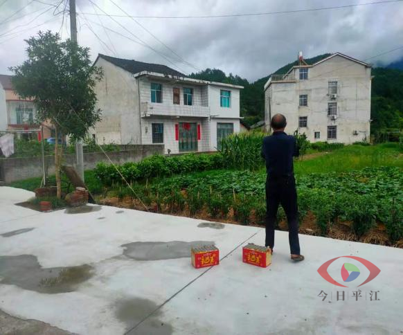 【曝光台】南江镇崇义村：乡邻违规燃放礼炮庆购小车 当事主家自认罚款200元
