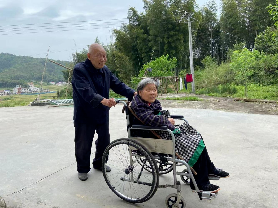 【百年·初心】老党员童文贤：上“战场”保家卫国 回家乡为民解困