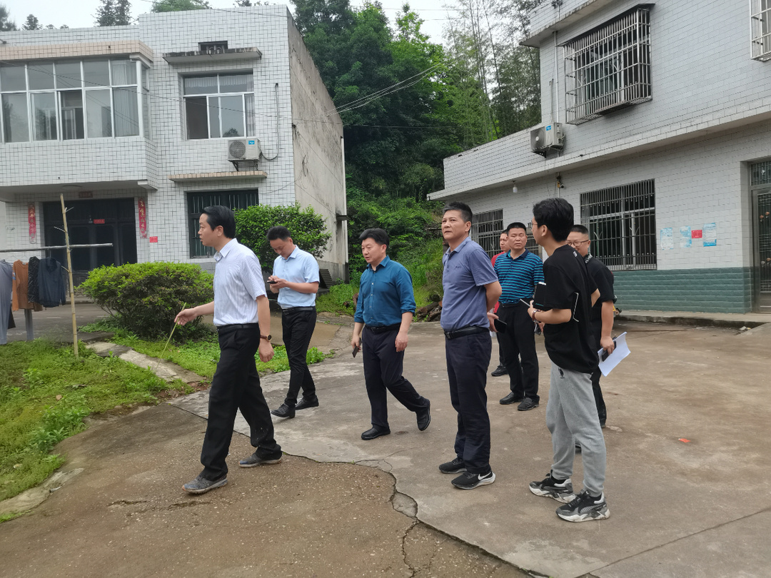 天岳街道：合力攻坚 加快“三校”民生项目征拆