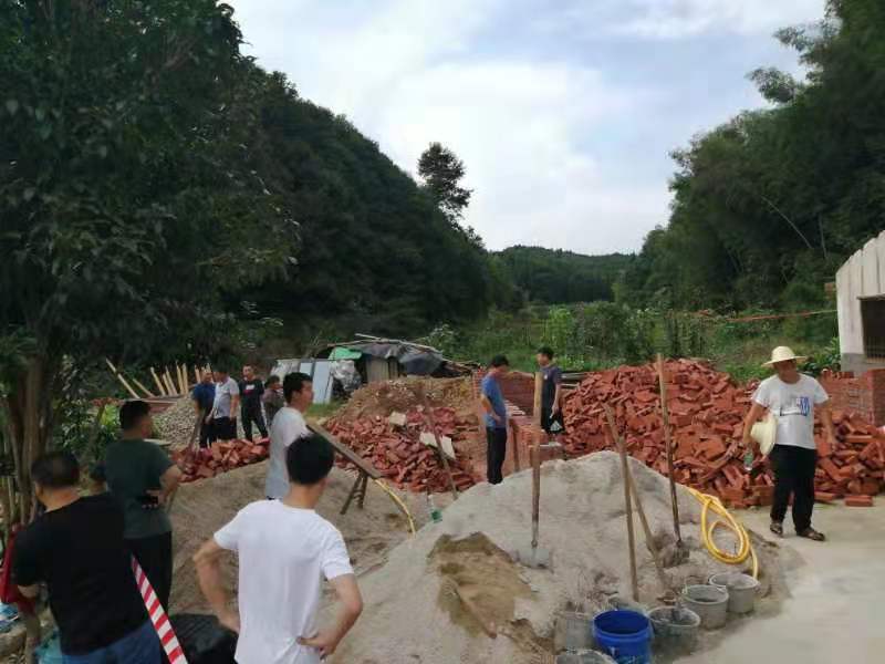 余坪镇深入推进拆违控建工作