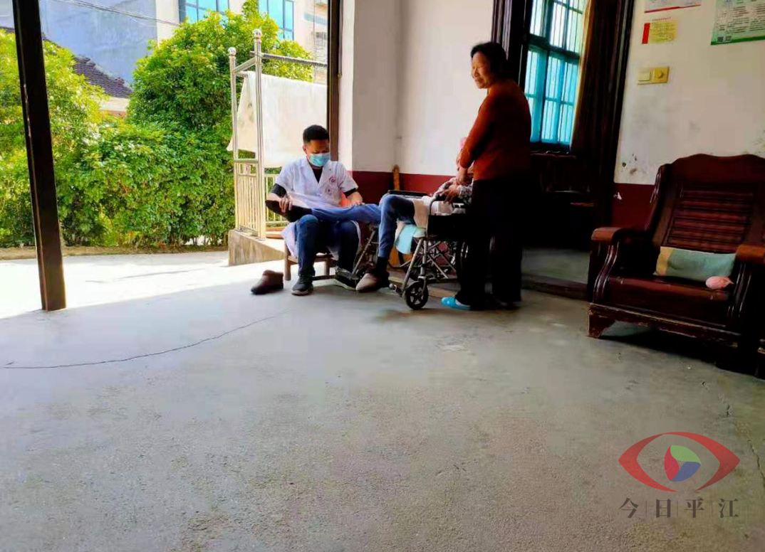 【我为群众办实事】男子车祸受伤瘫痪7年 南江医院免费上门康复治疗