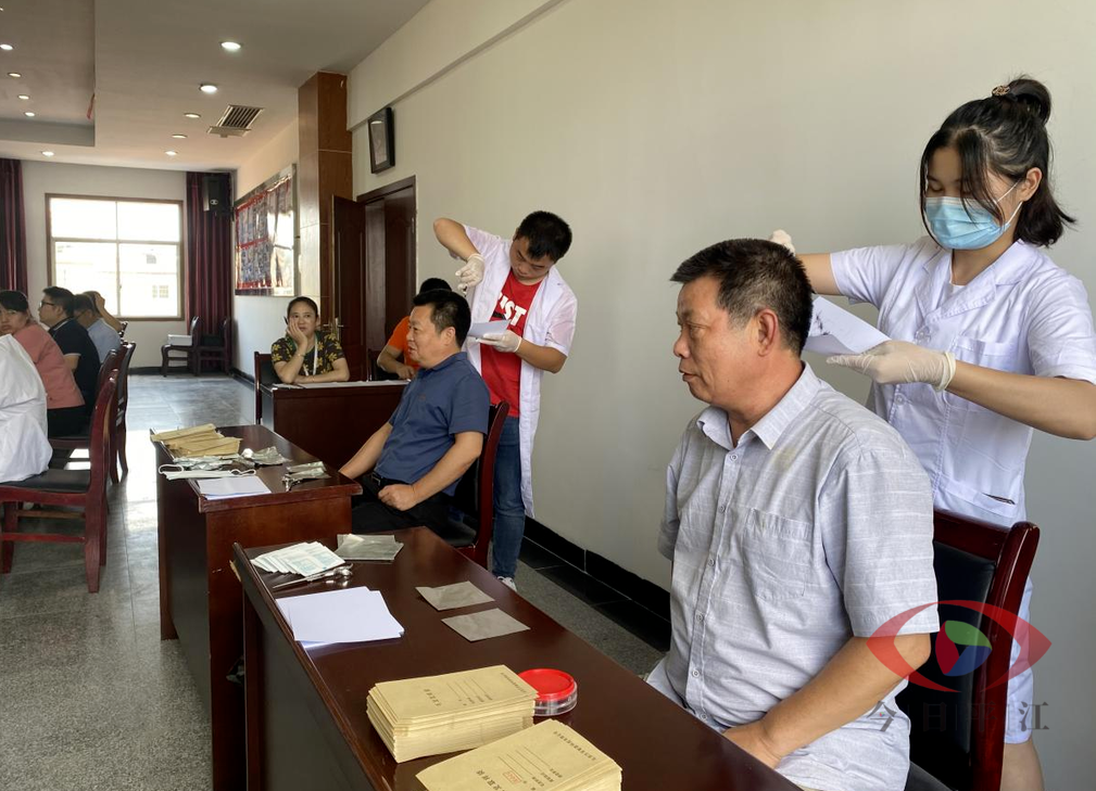 【筑牢禁毒防线】南江镇开展公职人员毛发检测工作
