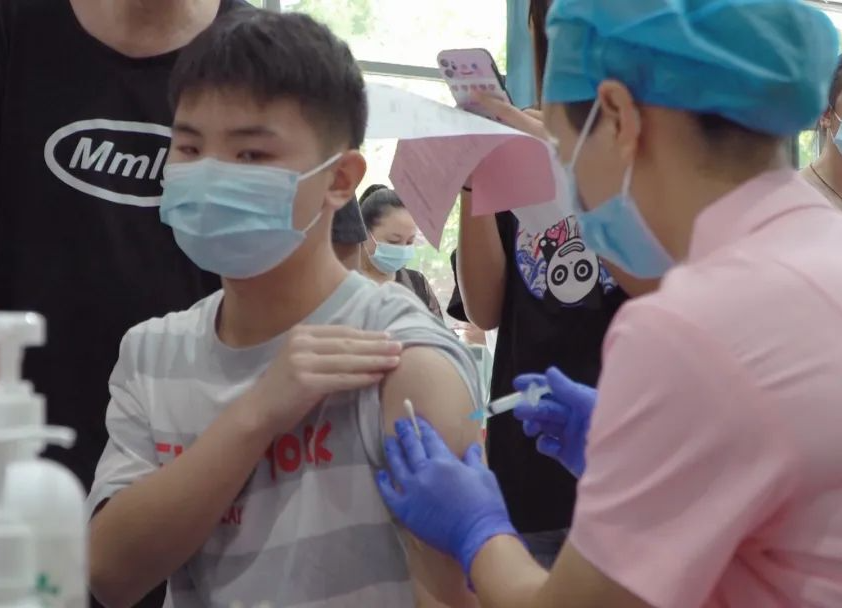 平江15-17周岁的青少年可接种新冠疫苗了！家长需全程陪同！