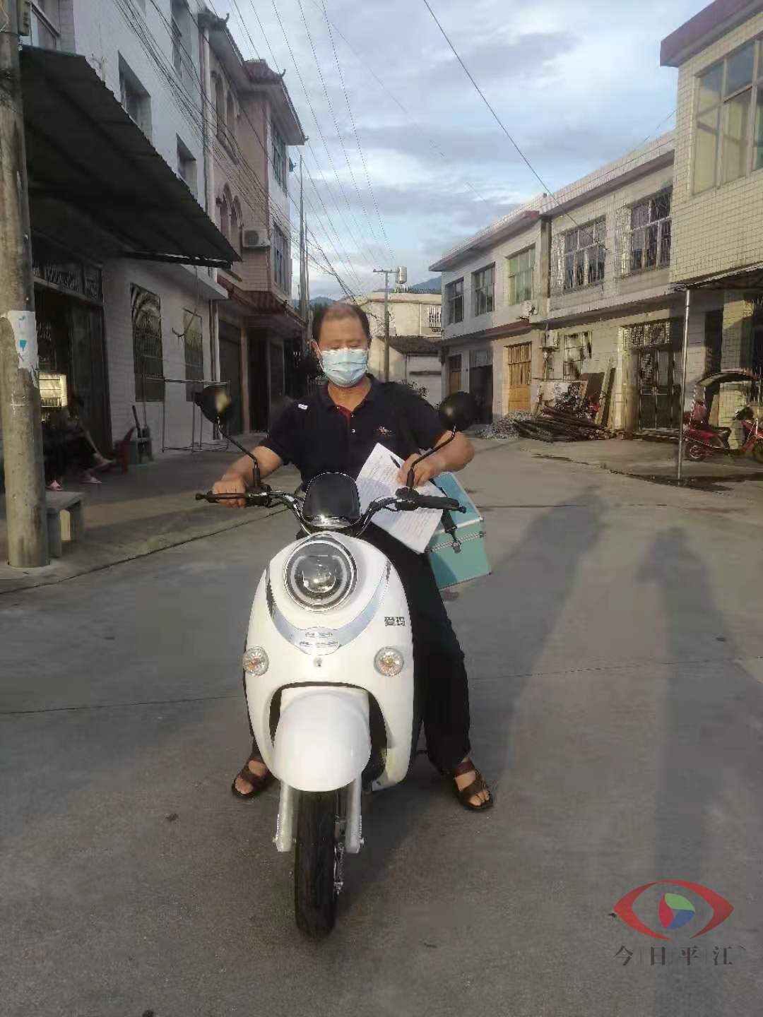 南江镇村医李振海的一天