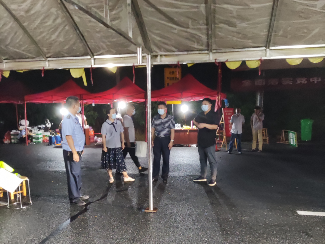 天岳街道：风雨中的坚守 战“疫”不停歇