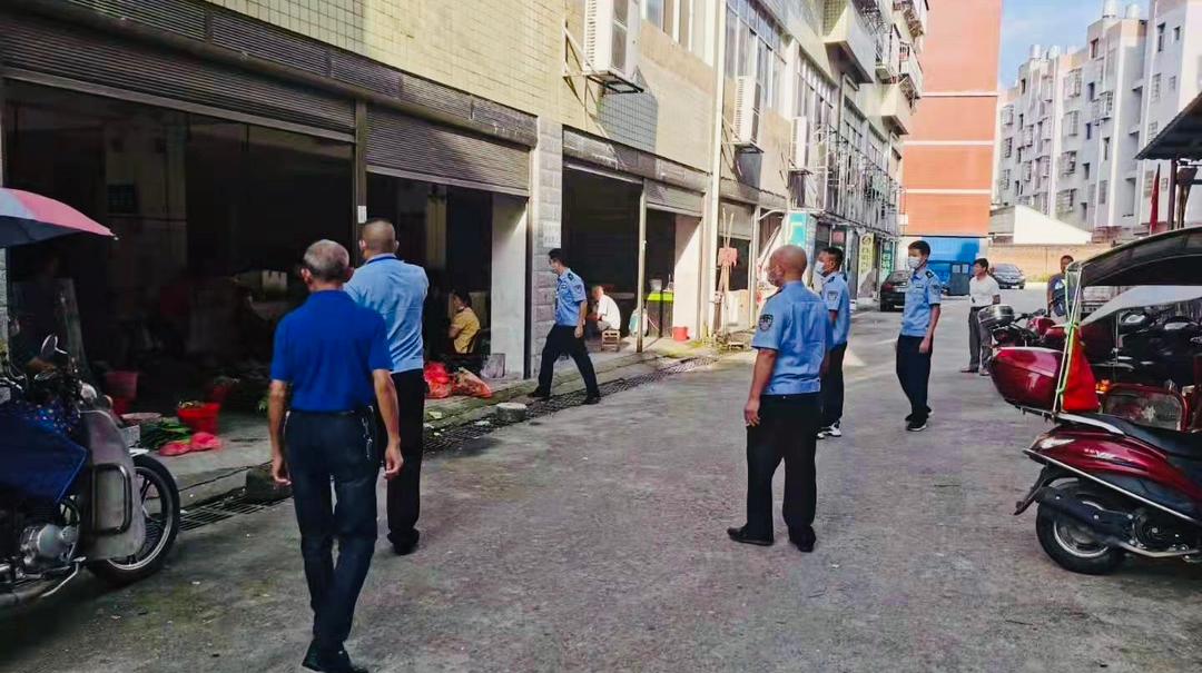 整治“马路市场”，改善镇容镇貌，虹桥镇占道经营治理初见成效