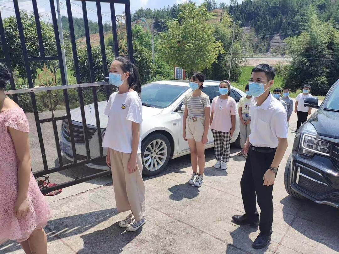 平江县龙门镇柘溪小学：起航新征程，共筑防疫线。
