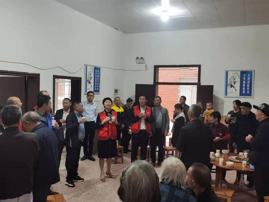 关爱老人，情暖重阳——童市镇开展重阳节敬老志愿服务活动