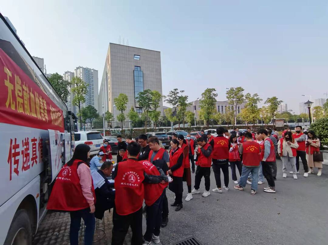 点滴奉献暖人间，天岳街道积极开展无偿献血活动