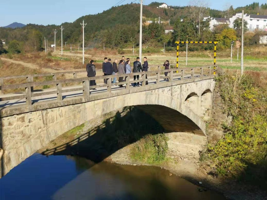 巡河护河不停步，这边风景独好