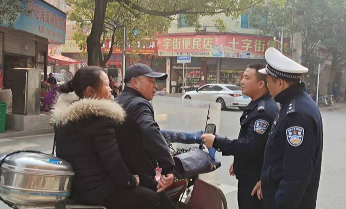 推进“头”等民生工程——童市镇开展“戴帽工程”专项整治行动