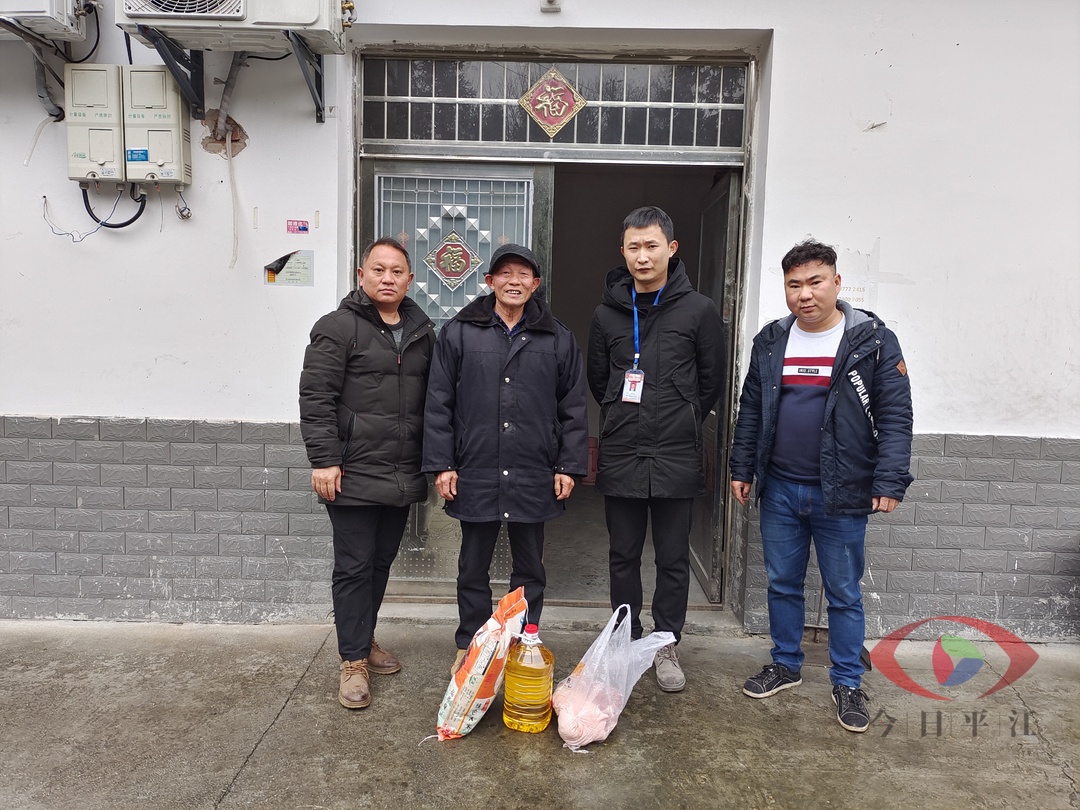 南江镇：寒冬送暖情意浓 群众冷暖记心头