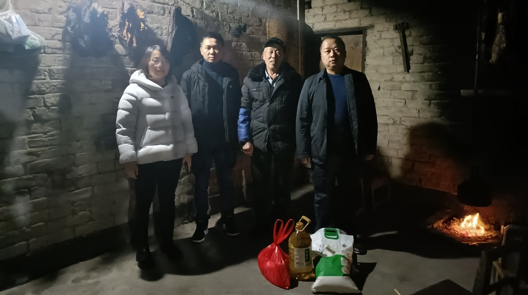 【走访慰问送祝福 深情关怀暖人心】——石牛寨镇开展“送温暖、解难题”走访慰问活动