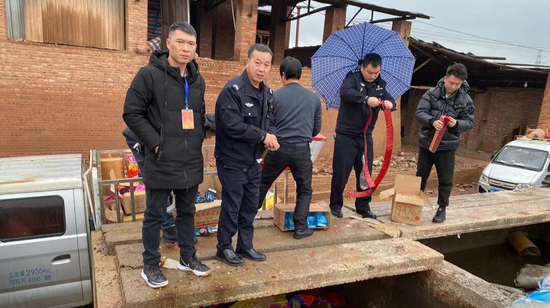梅仙镇:发现一起，查处一起！对烟花爆竹非法违规行为“零容忍”！
