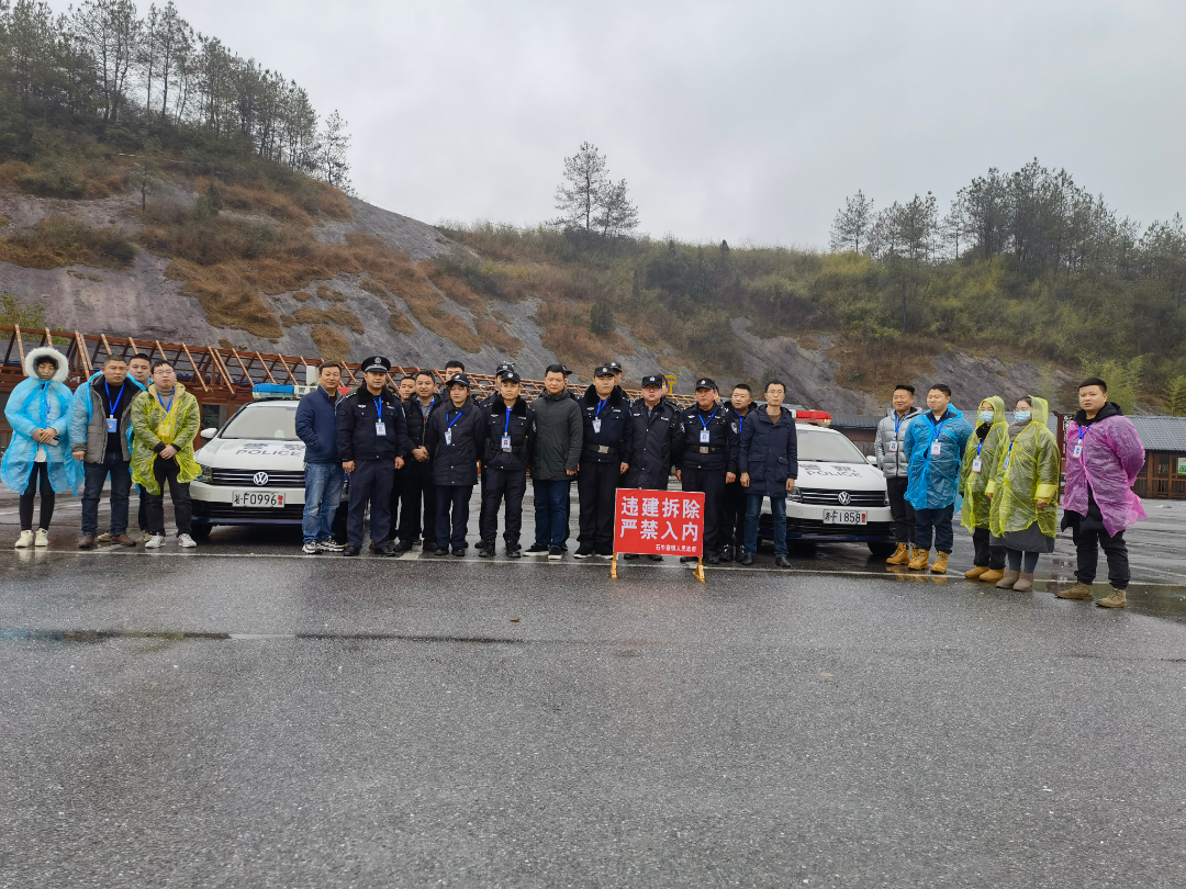 克服八十一难，取得拆违“真经”！石牛寨镇一次性拆除违法商铺建筑81个！