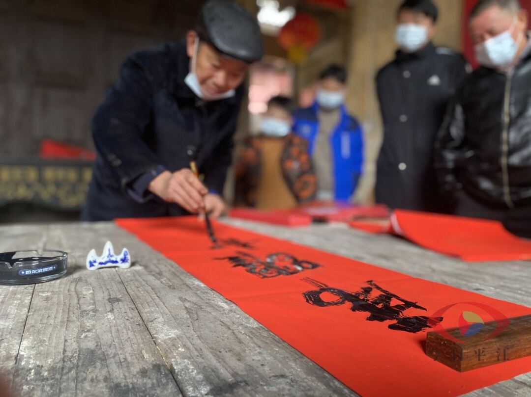 【服务不打烊 温暖过大年】上塔市镇开展“迎新春、送春联”书法志愿活动