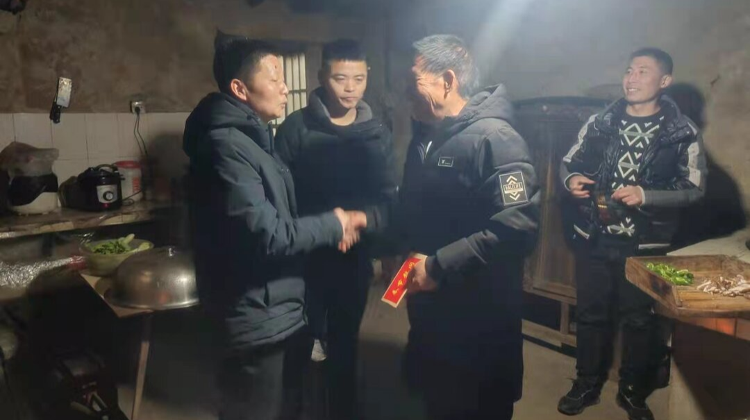 岁寒情深！我镇深入开展“送温暖 解难题”走访慰问活动