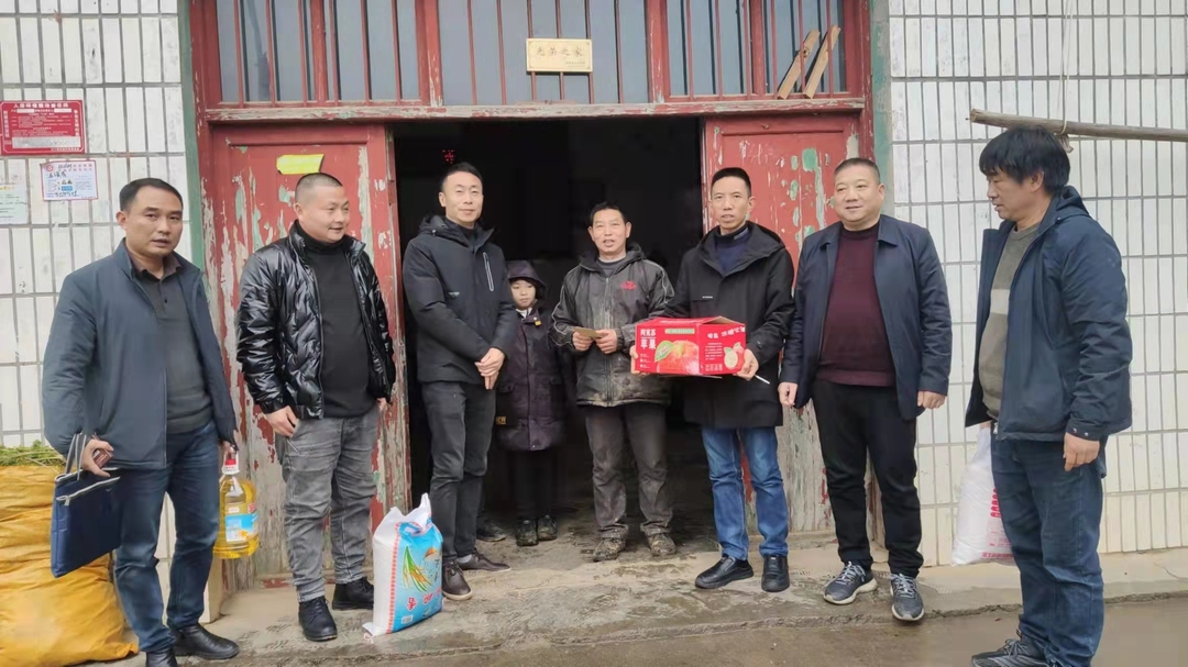 浯口镇：爱心人士走访慰问我镇困难群众