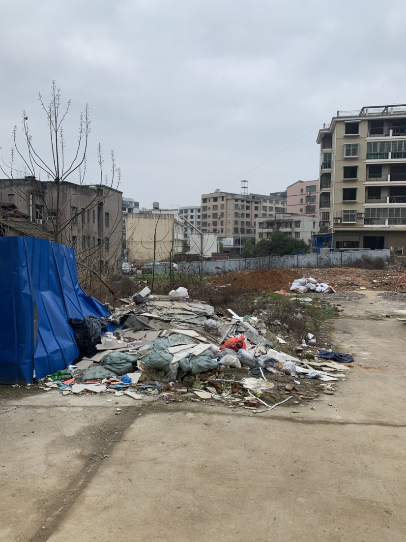 垃圾常年堆积无人处理