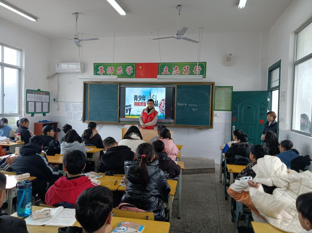 开学禁毒第一课，筑牢校园“防毒墙”