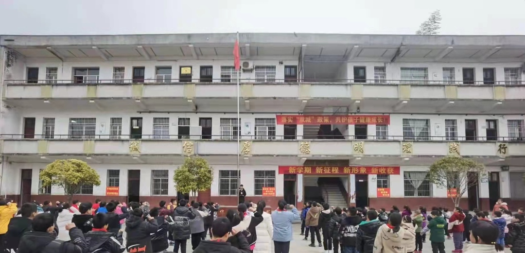 护航青春，与你同行——梅仙镇开展“禁毒第一课”宣传教育活动