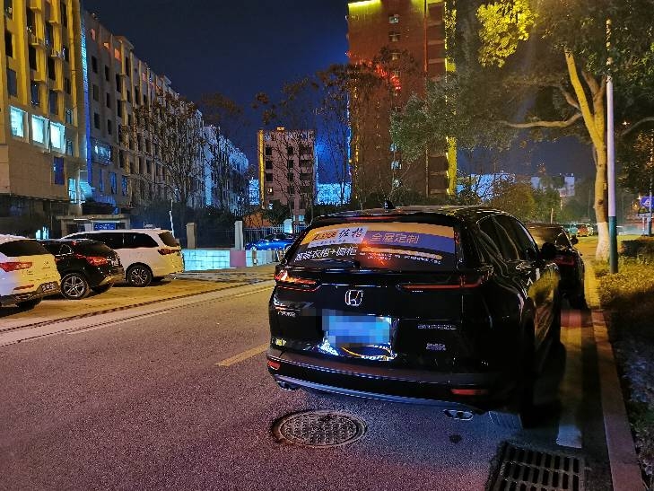 建议增加道路监控，加强车辆乱停乱靠的管理