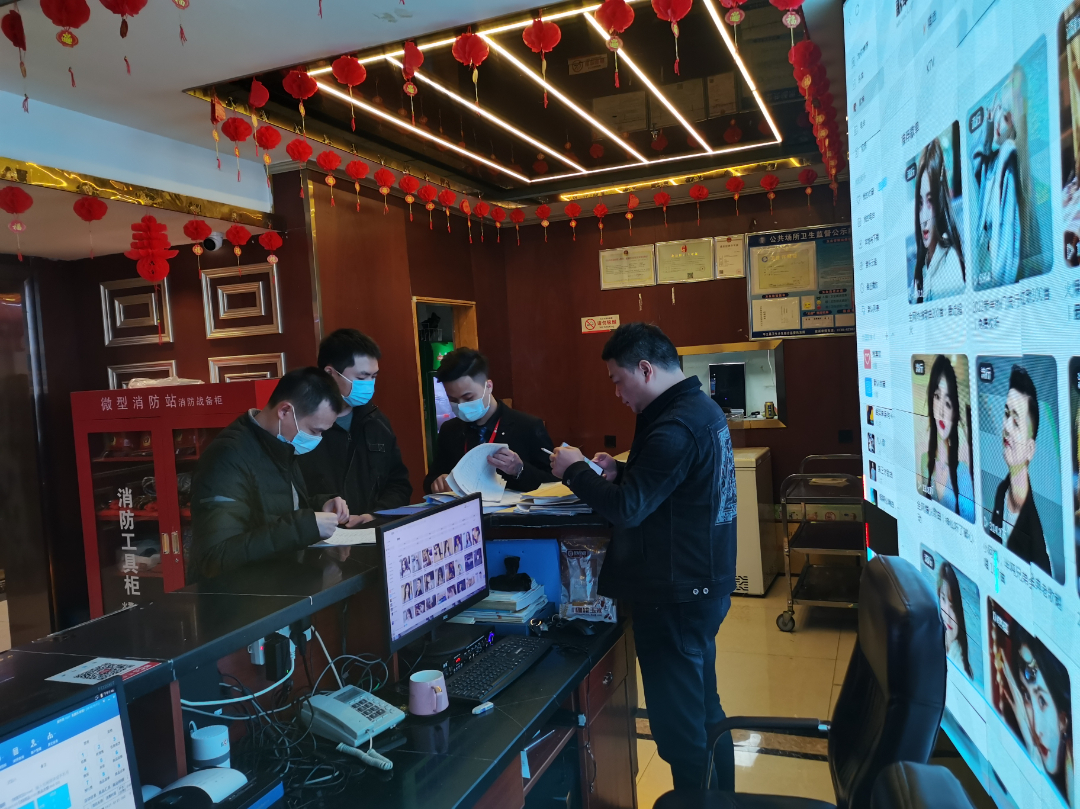 开展突击检查，让“码”无所遁形——天岳街道筑牢疫情防控安全屏障