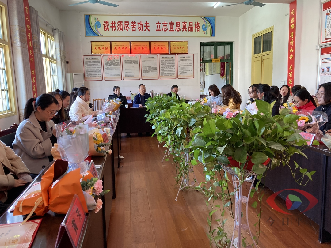 平江县加义学区：三春育桃李，巾帼耀杏坛 ——加义学区召开2022年巾帼标兵表彰座谈会