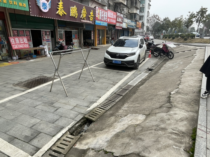 下水道盖板缺失