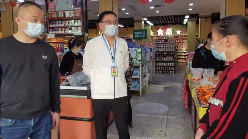 疫情防控不松懈，筑牢防线守平安