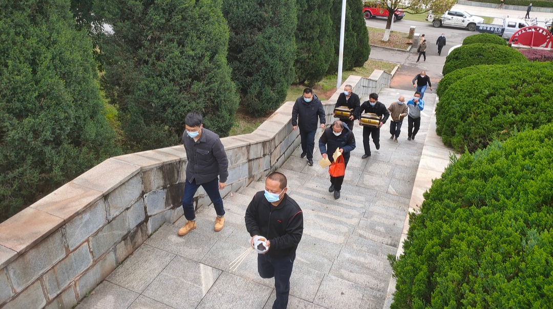 最闪亮的坐标｜忠魂归陵园 浩气存天地——天岳街道举行零散烈士墓迁葬仪式