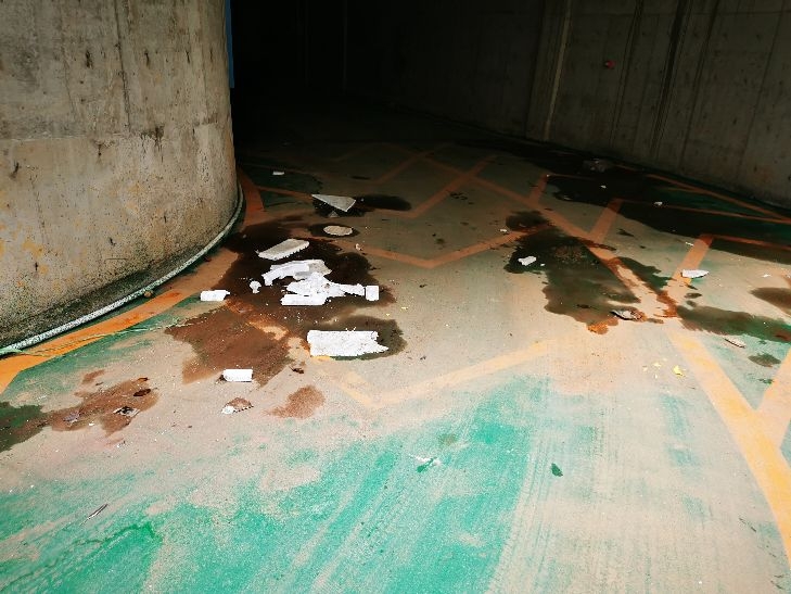 百花台农贸市场地下车库卫生管理有待加强