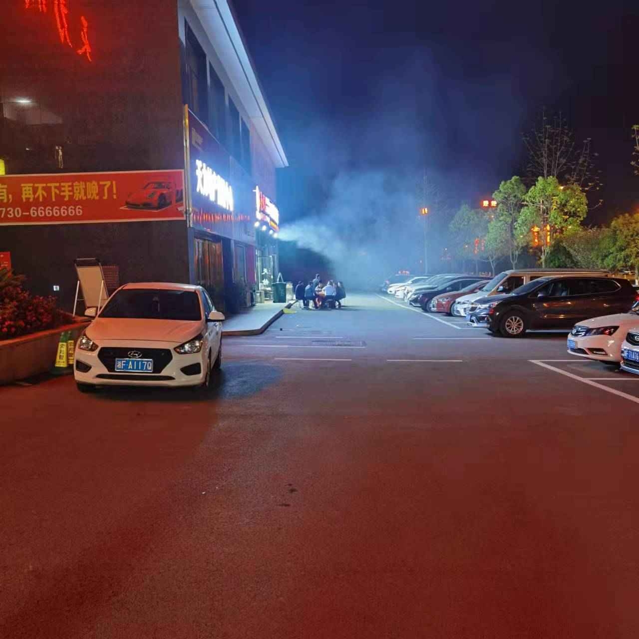 污染空气，扰民