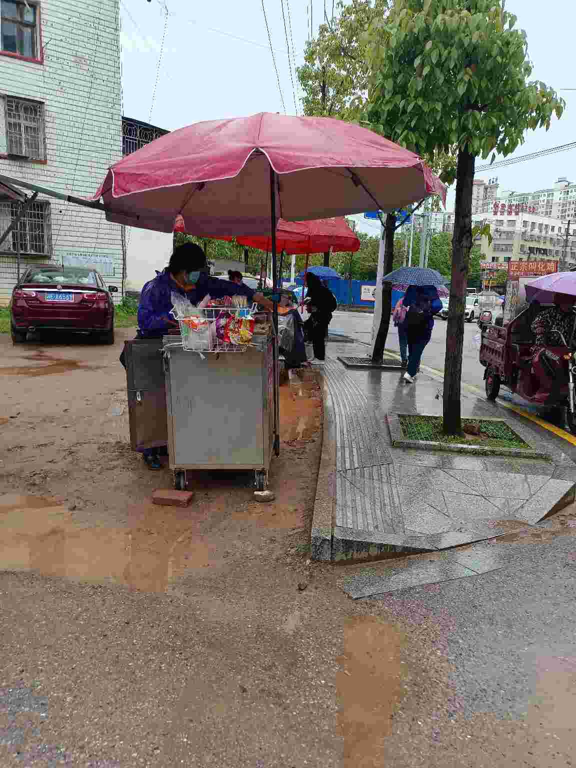 启明中学外面路边影响