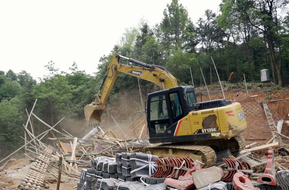 重拳出击！伍市镇依法拆除违法建筑