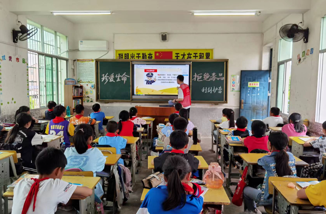 拒绝毒品，从我做起——胡筠小学禁毒活动报道