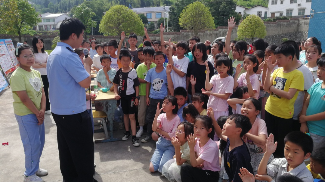 福寿山镇：给1202名未成年人送去“利剑护蕾”安全知识大礼包