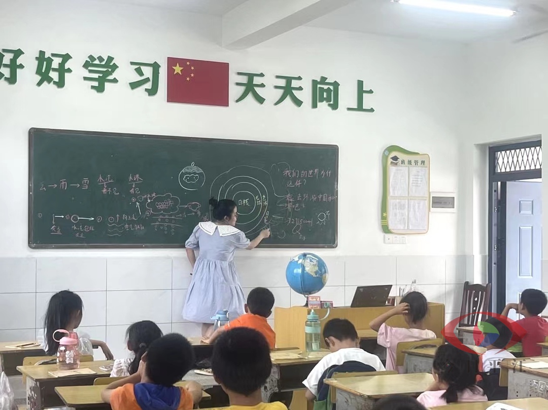 湖南师范大学商学院到镇开展“三下乡”活动