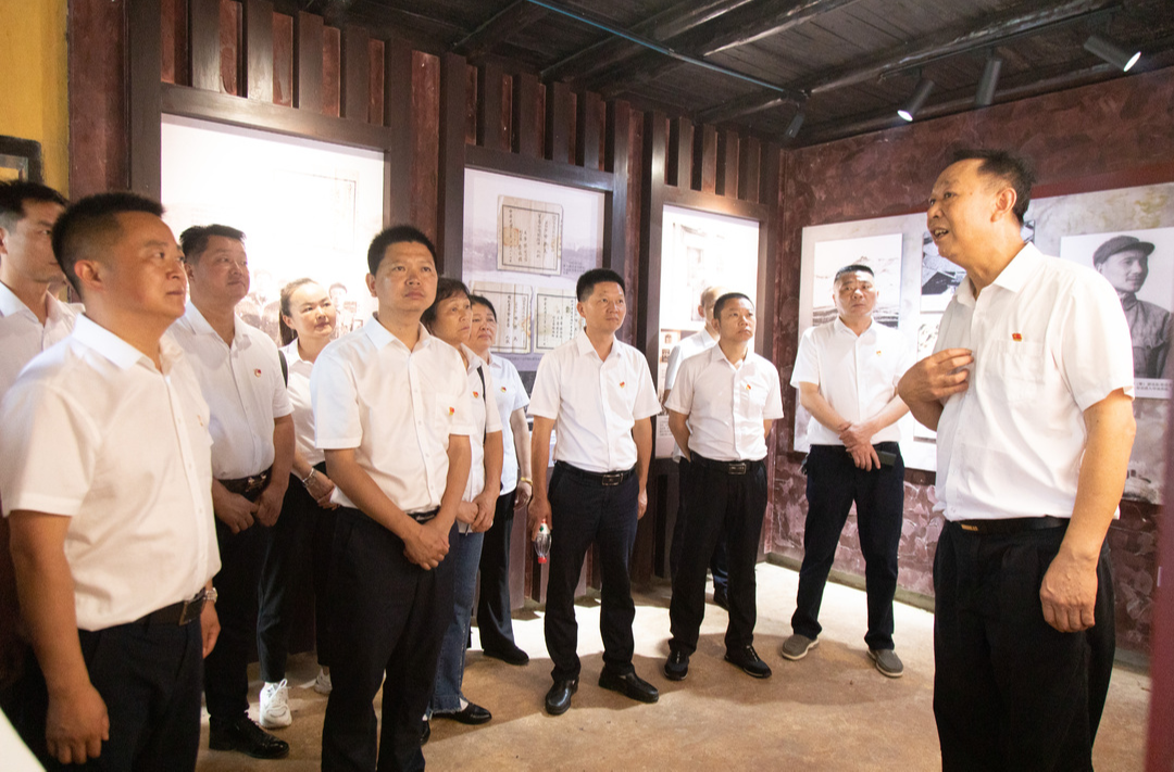 以交流促发展！伍市镇开展“抓党建促乡村振兴”参观学习活动