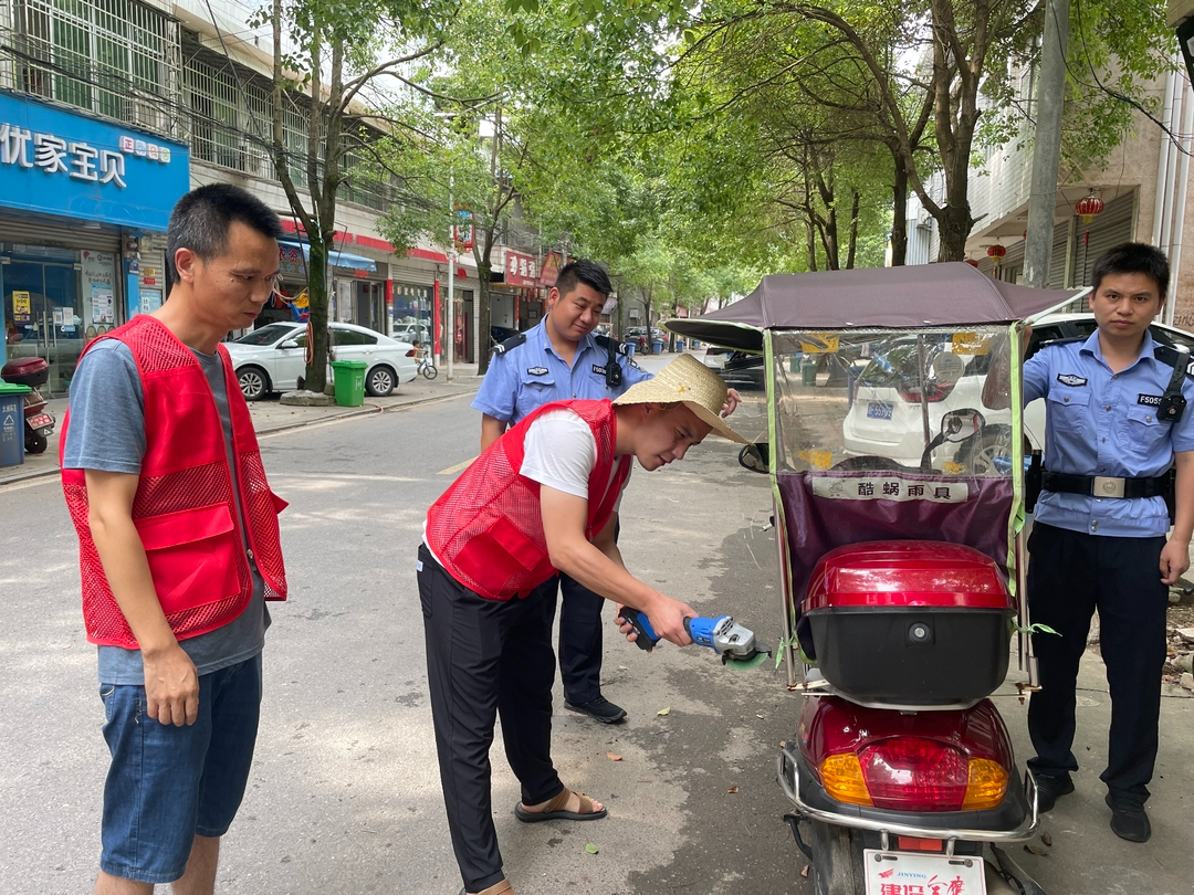 整治交通顽瘴痼疾，助力文明城市创建