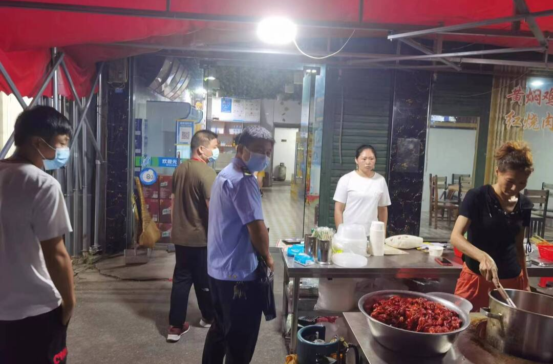【夜鹰行动】梅仙镇开展食品安全突击检查