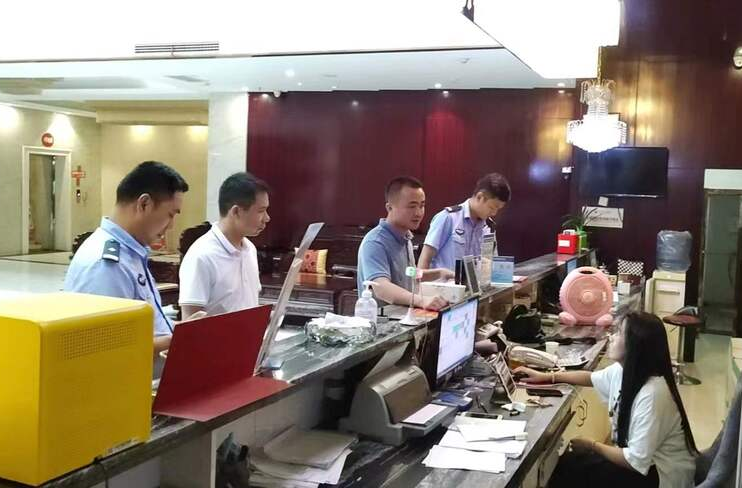 伍市镇：深化“利剑护蕾”专项整治行动