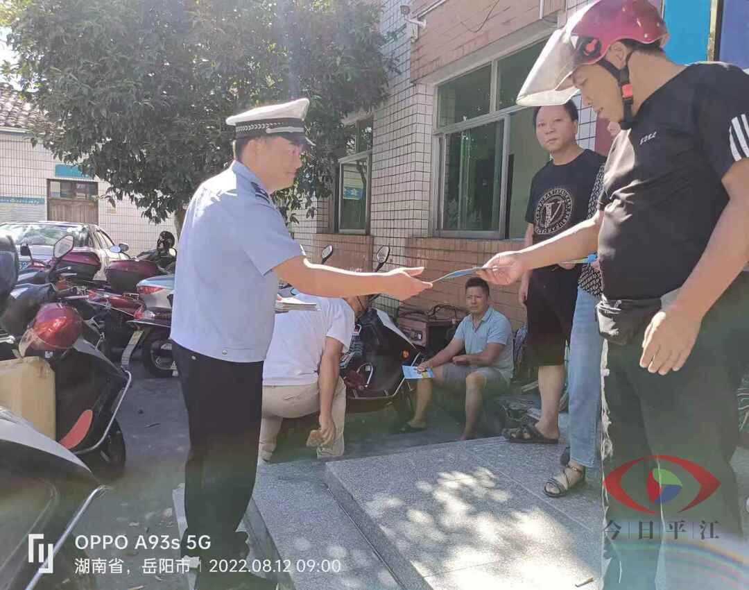 南江镇：交警四中队深入开展摩托车骑乘人员交通安全劝导宣传活动