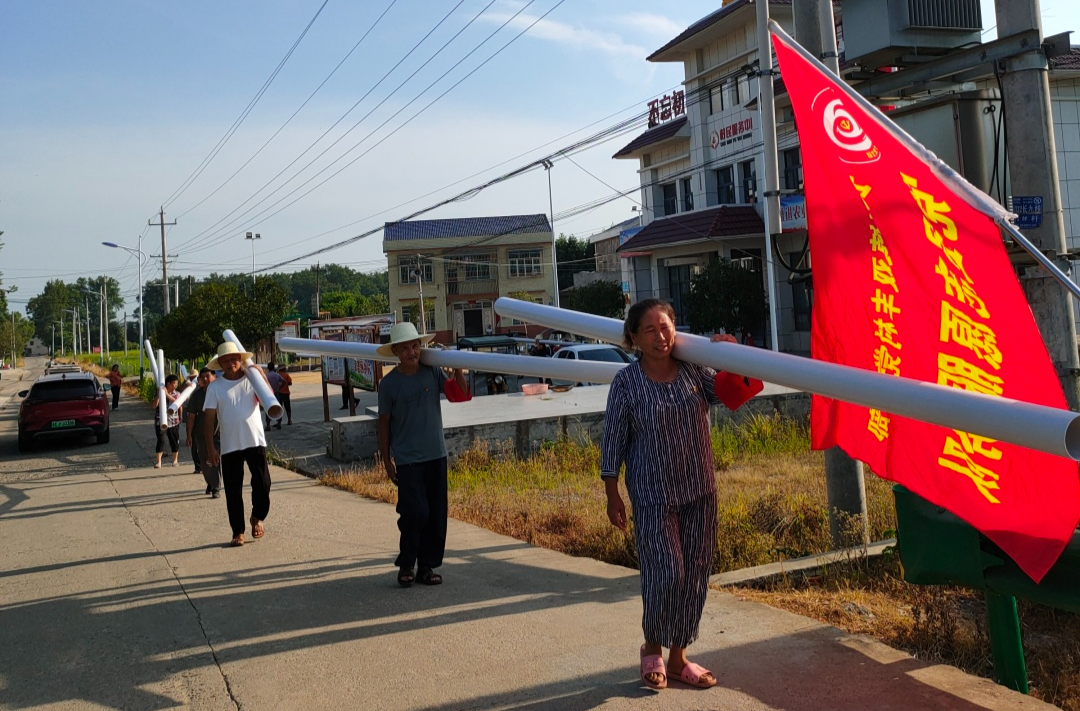 长寿镇：党员干部齐发力 抗旱保苗解民忧
