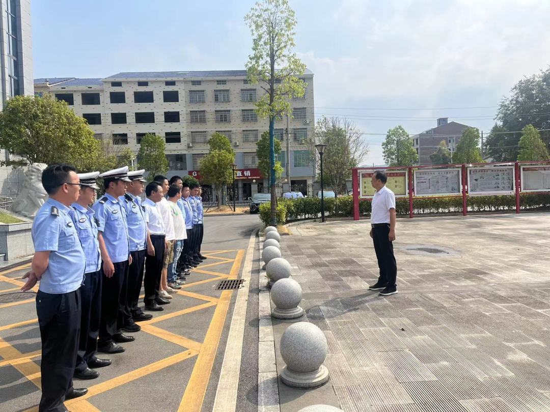 三市镇开展“马路市场”专项整治行动